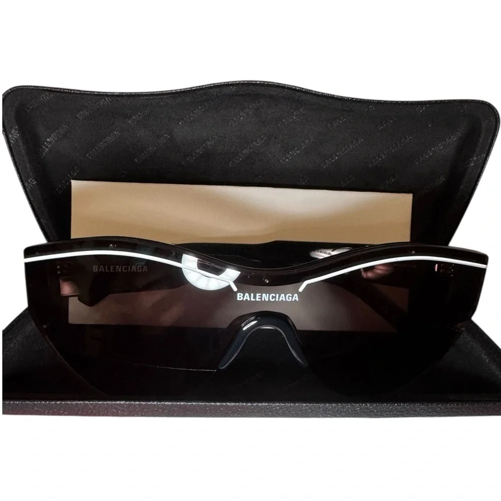 Balenciaga Cat Eye Shield Sunglasses 99mm -
BB0004S - Picture 6 of 17